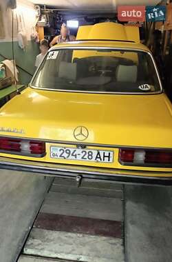 Седан Mercedes-Benz E-Class 1981 в Кривом Роге