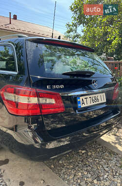 Універсал Mercedes-Benz E-Class 2012 в  фото 6 Універсал Mercedes-Benz E-Class 2012 в