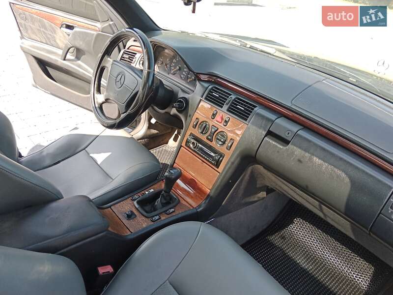 Седан Mercedes-Benz E-Class 1996 в Самборі