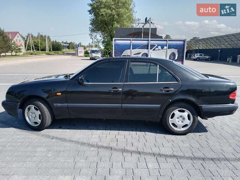 Седан Mercedes-Benz E-Class 1996 в Самборі