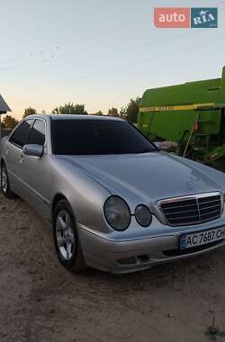 Седан Mercedes-Benz E-Class 2000 в Камне-Каширском