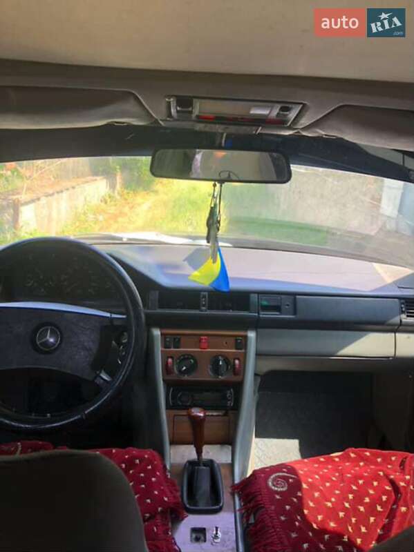 Хетчбек Mercedes-Benz E-Class 1986 в Могилів-Подільському