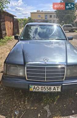Седан Mercedes-Benz E-Class 1992 в Ужгороді