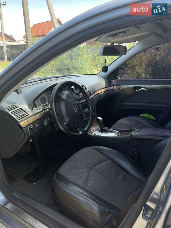 Седан Mercedes-Benz E-Class 2004 в Львове