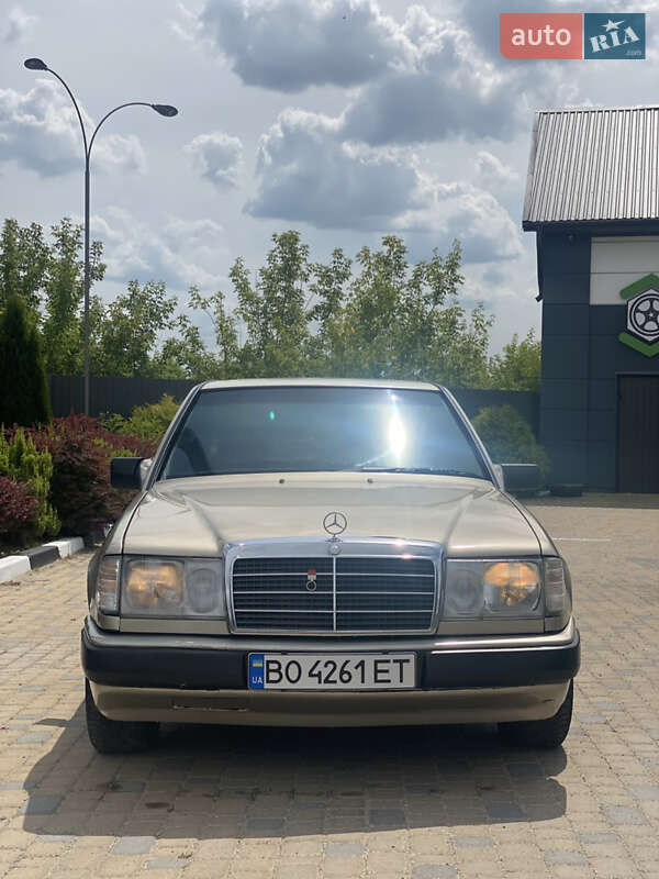 Mercedes-Benz E-Class 1988
