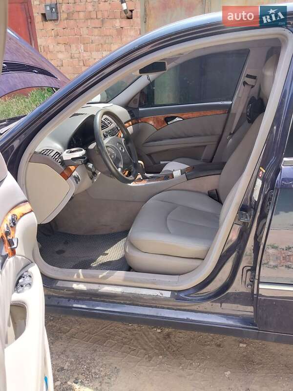 Седан Mercedes-Benz E-Class 2002 в Чернівцях