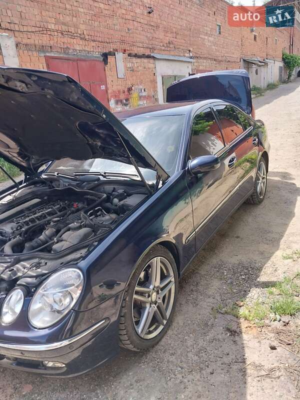 Седан Mercedes-Benz E-Class 2002 в Чернівцях