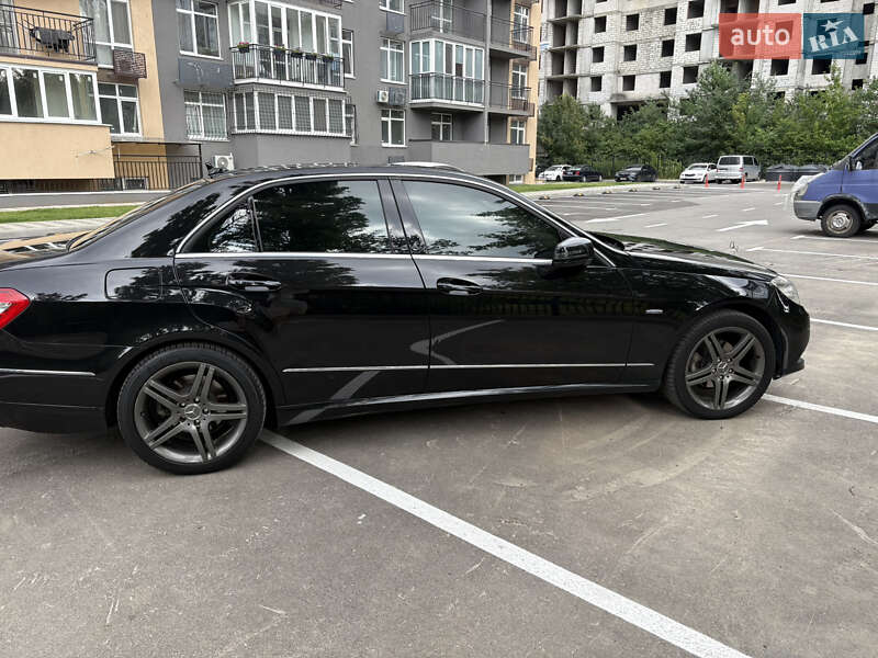 Седан Mercedes-Benz E-Class 2012 в Киеве