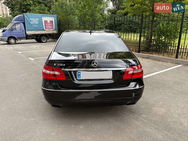 Седан Mercedes-Benz E-Class 2012 в Киеве