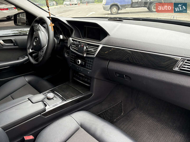 Седан Mercedes-Benz E-Class 2012 в Киеве