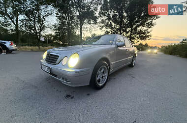 Седан Mercedes-Benz E-Class 2001 в Кіцмані