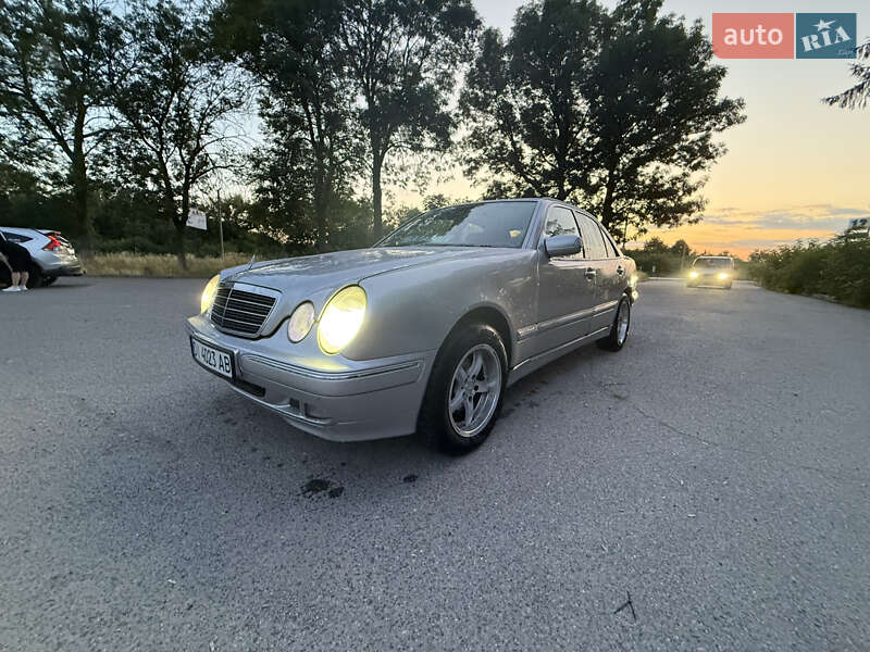 Седан Mercedes-Benz E-Class 2001 в 