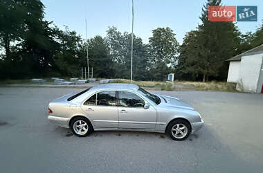 Седан Mercedes-Benz E-Class 2001 в 