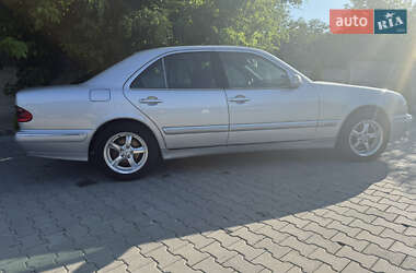 Седан Mercedes-Benz E-Class 2001 в 