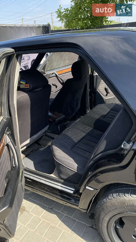 Седан Mercedes-Benz E-Class 1990 в Рогатині