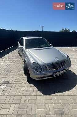 Седан Mercedes-Benz E-Class 2004 в 