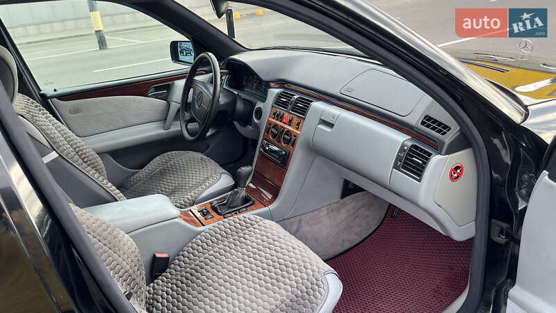 Седан Mercedes-Benz E-Class 1997 в Киеве