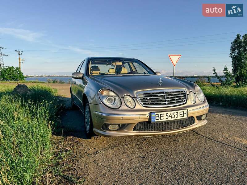 Седан Mercedes-Benz E-Class 2003 в Николаеве