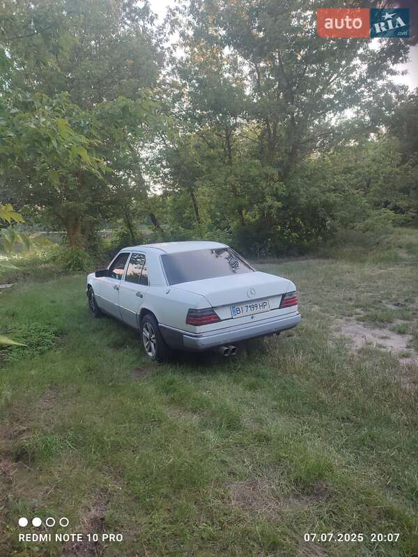 Седан Mercedes-Benz E-Class 1990 в Лубнах