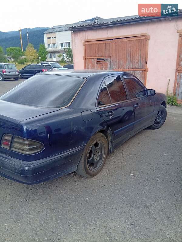 Седан Mercedes-Benz E-Class 2001 в Сколе