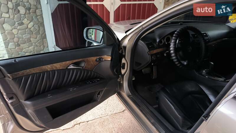 Седан Mercedes-Benz E-Class 2006 в Надворной