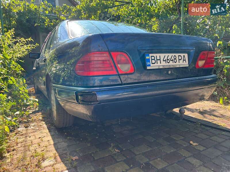 Седан Mercedes-Benz E-Class 1996 в Черноморске