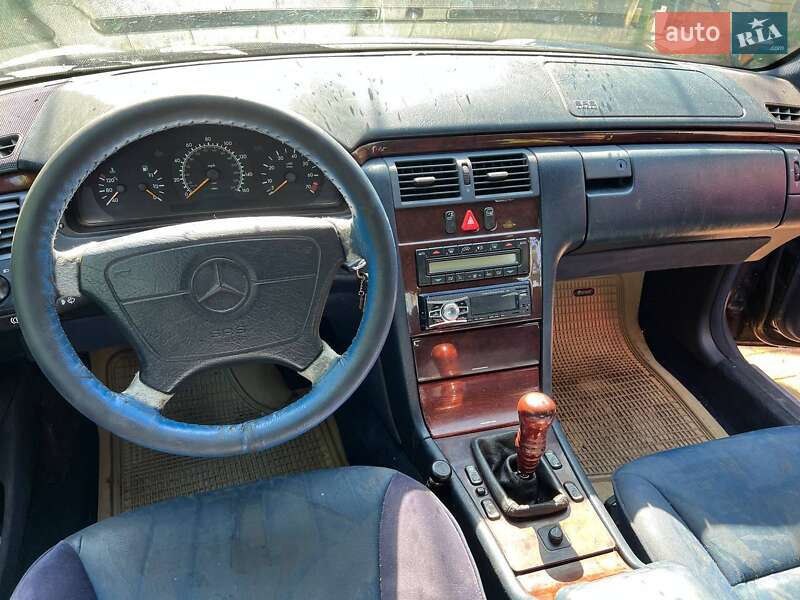 Седан Mercedes-Benz E-Class 1996 в Черноморске