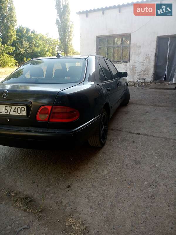 Седан Mercedes-Benz E-Class 1996 в Галициновом