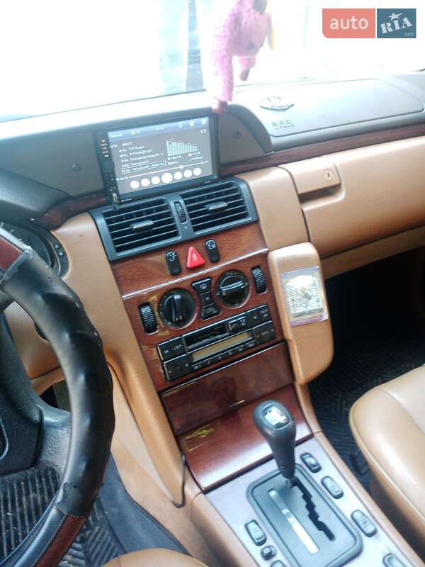 Седан Mercedes-Benz E-Class 1996 в Галициновом