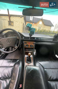 Седан Mercedes-Benz E-Class 1989 в 