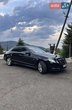 Седан Mercedes-Benz E-Class 2010 в Вижнице