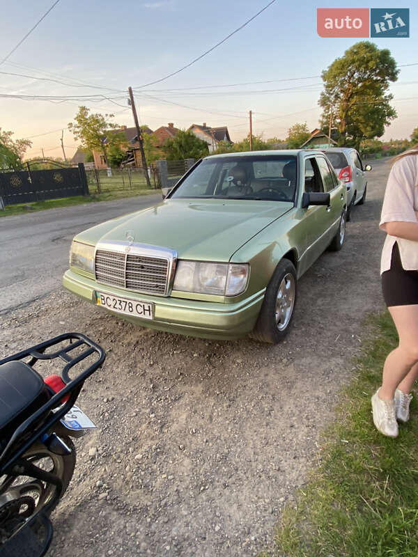 Седан Mercedes-Benz E-Class 1987 в Дрогобыче
