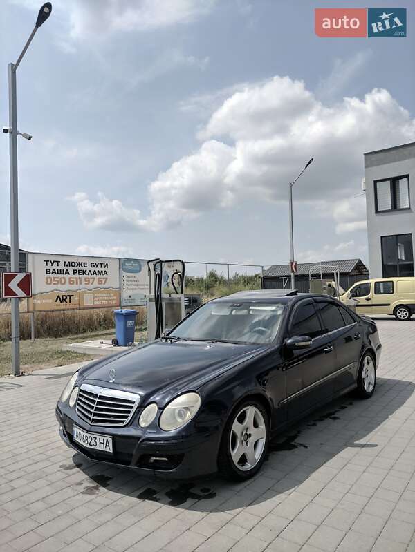 Седан Mercedes-Benz E-Class 2003 в Виноградове
