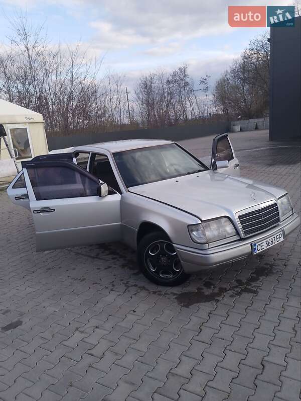 Седан Mercedes-Benz E-Class 1986 в Кицмани
