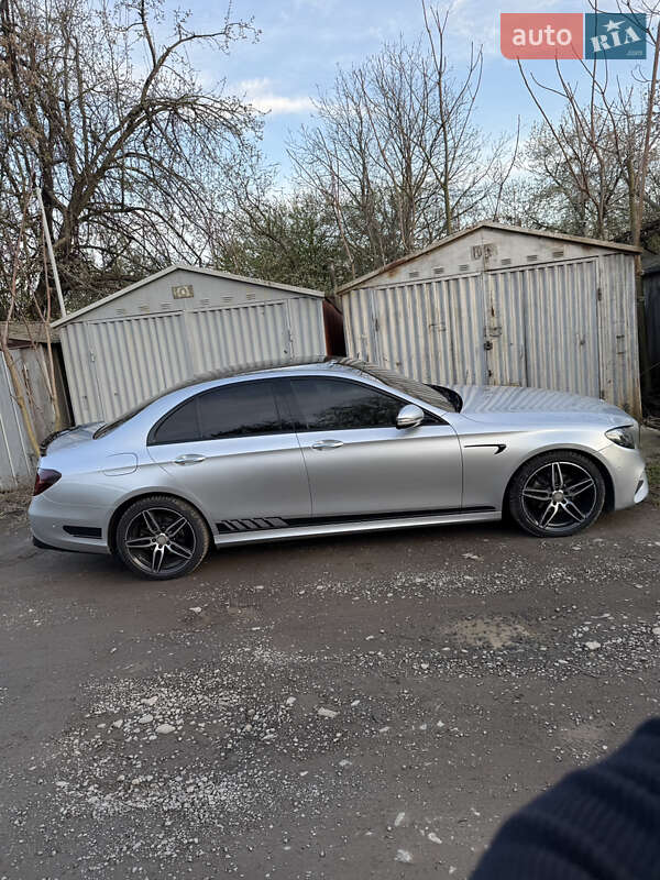 Седан Mercedes-Benz E-Class 2016 в Ужгороде