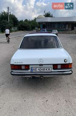 Седан Mercedes-Benz E-Class 1982 в 