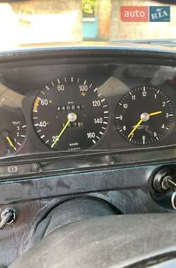 Седан Mercedes-Benz E-Class 1982 в 