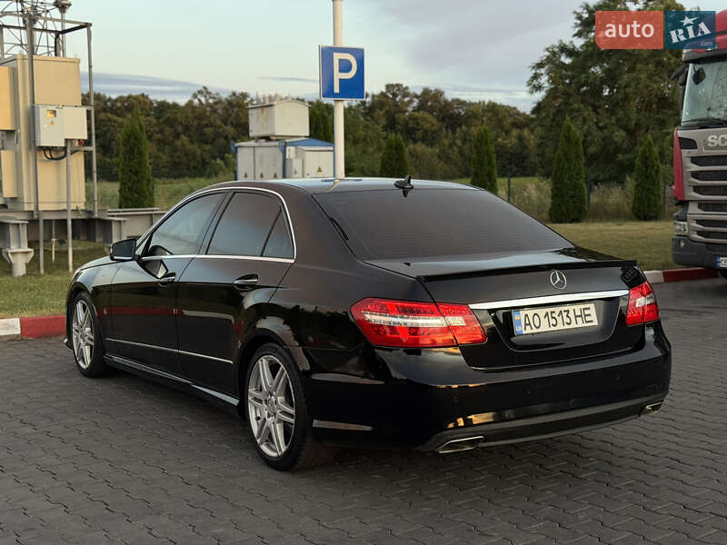 Седан Mercedes-Benz E-Class 2012 в Черновцах
