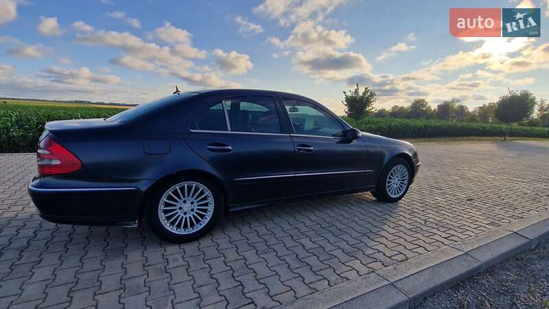 Седан Mercedes-Benz E-Class 2003 в Липовце