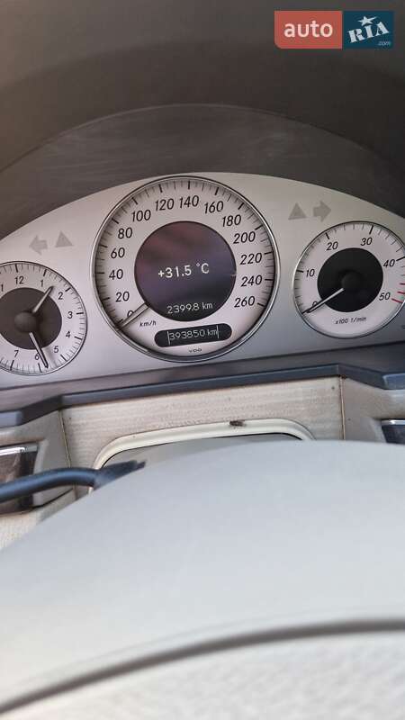 Седан Mercedes-Benz E-Class 2003 в Липовце