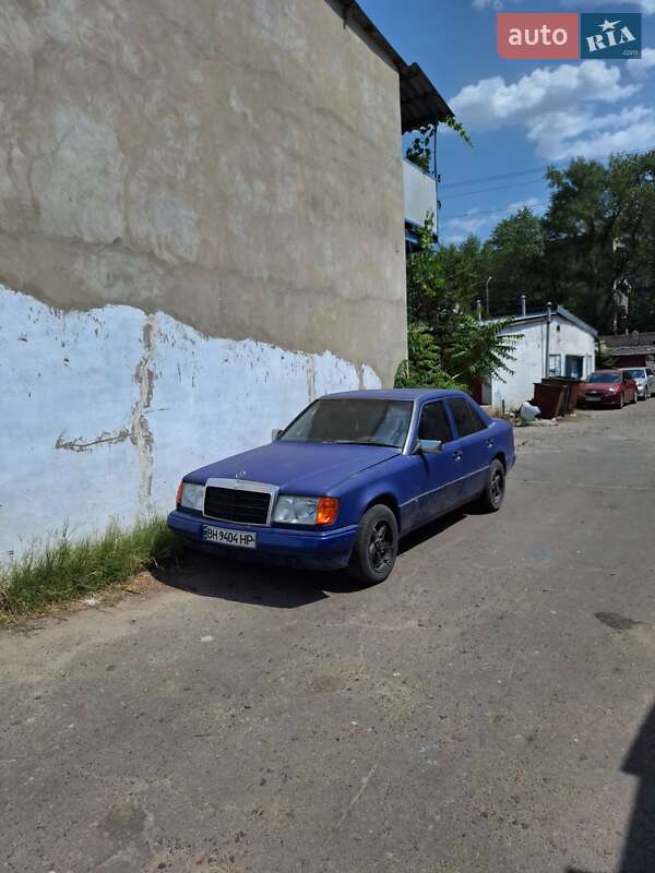 Седан Mercedes-Benz E-Class 1987 в Николаеве