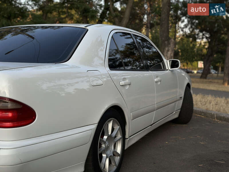 Седан Mercedes-Benz E-Class 2000 в Николаеве