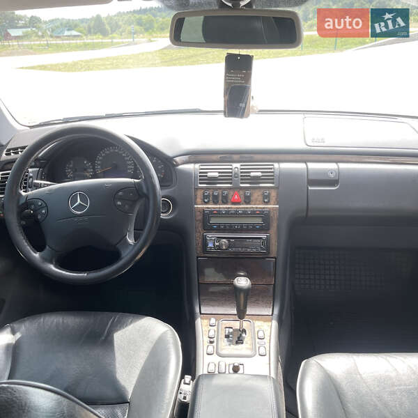 Седан Mercedes-Benz E-Class 1999 в Чернівцях