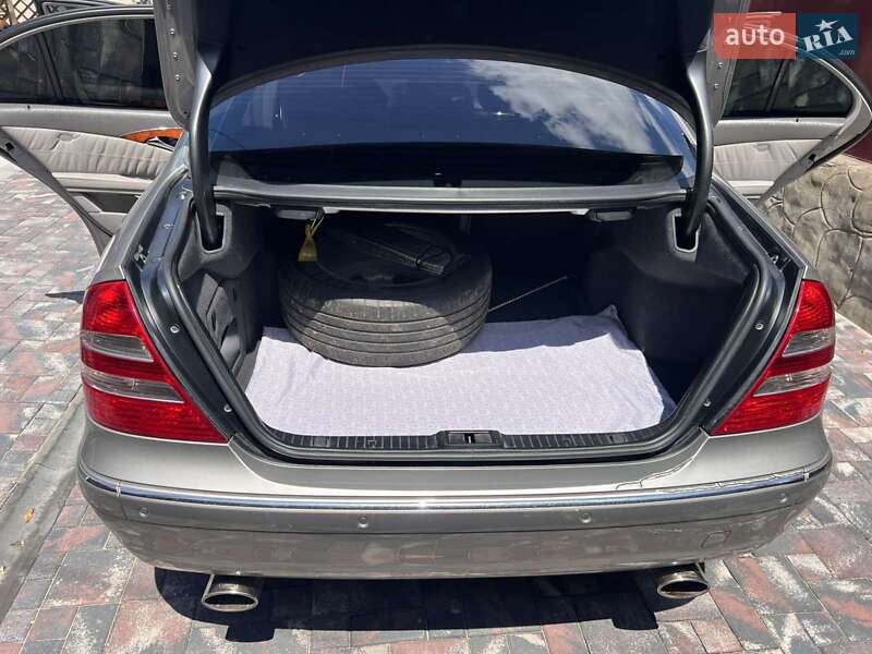 Седан Mercedes-Benz E-Class 2004 в Могилев-Подольске