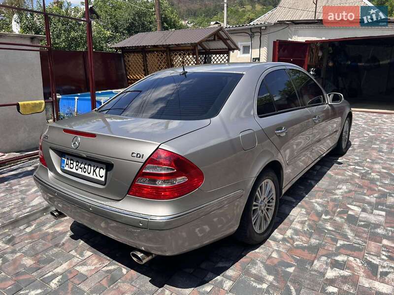 Седан Mercedes-Benz E-Class 2004 в Могилев-Подольске