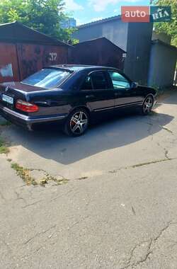 Седан Mercedes-Benz E-Class 1999 в Києві