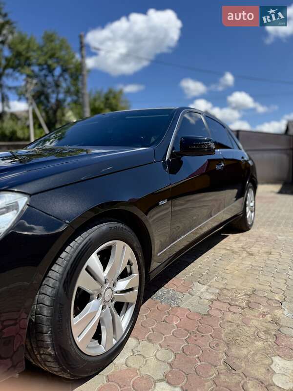 Седан Mercedes-Benz E-Class 2012 в Черновцах