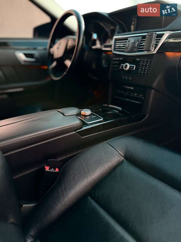 Седан Mercedes-Benz E-Class 2012 в Черновцах