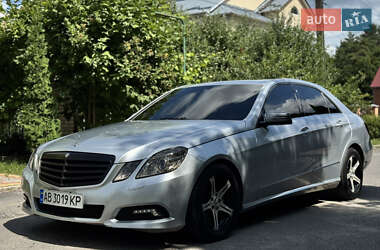 Седан Mercedes-Benz E-Class 2010 в Хмельницком