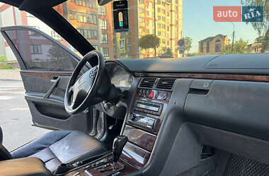 Седан Mercedes-Benz E-Class 2000 в 